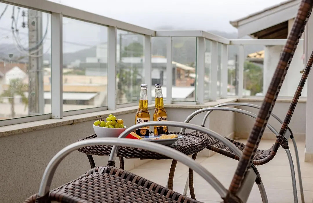 Excelente Apartamento a 2 minutos da Praia de Bombas-1